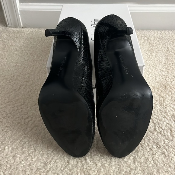 Calvin Klein - Salina Python Print, Black High Heels - Size 8.5M - Picture 4 of 7